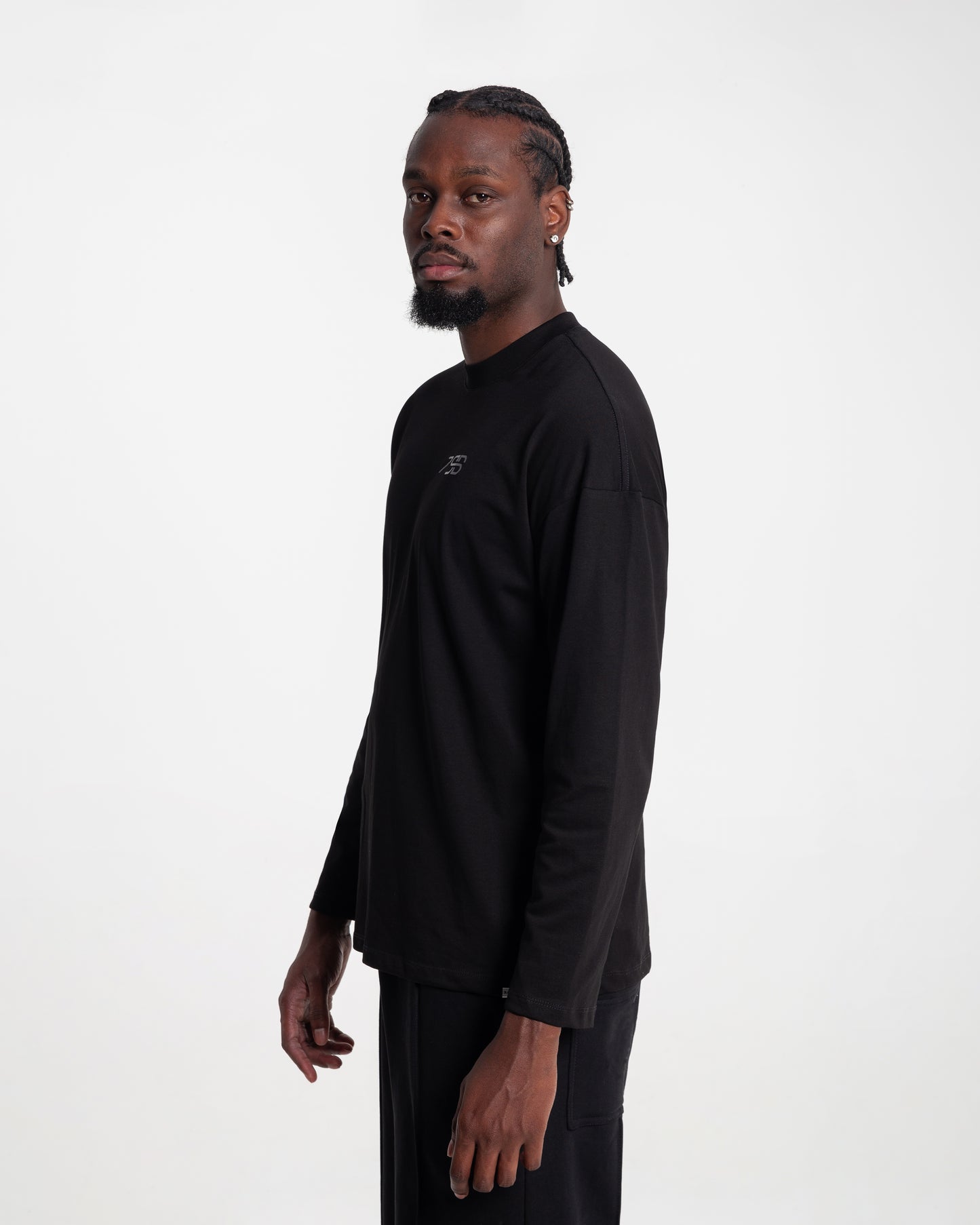 Camiseta Long Sleeve Essential Logo - Negro