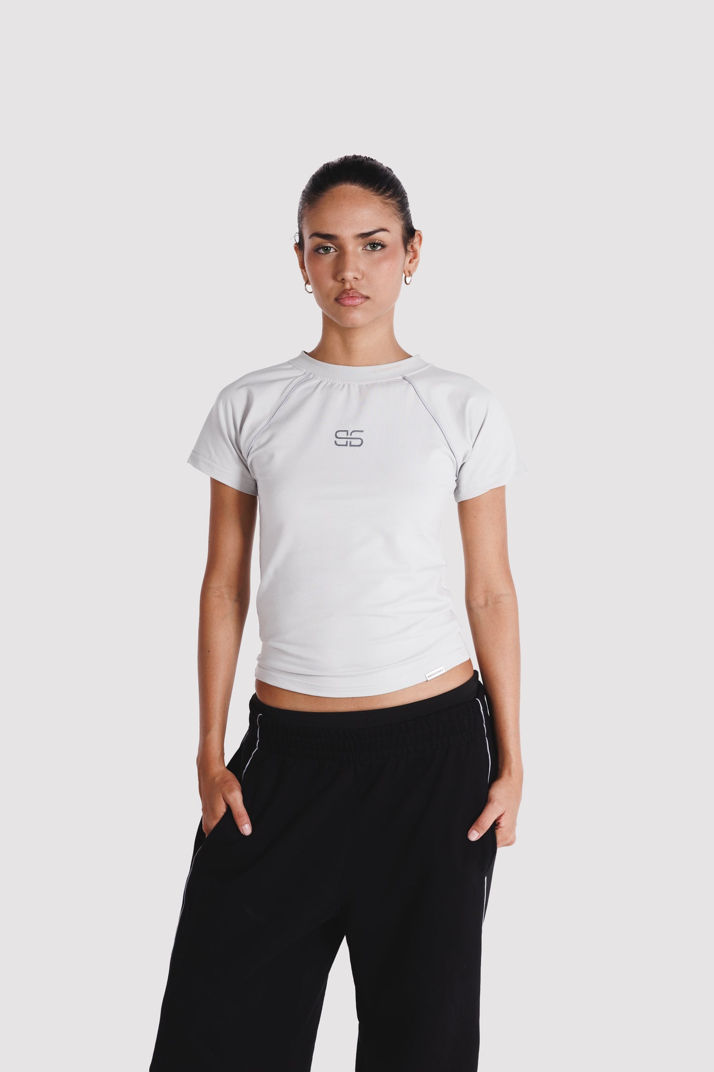 Baby Tee Silver Logo - Gris Claro