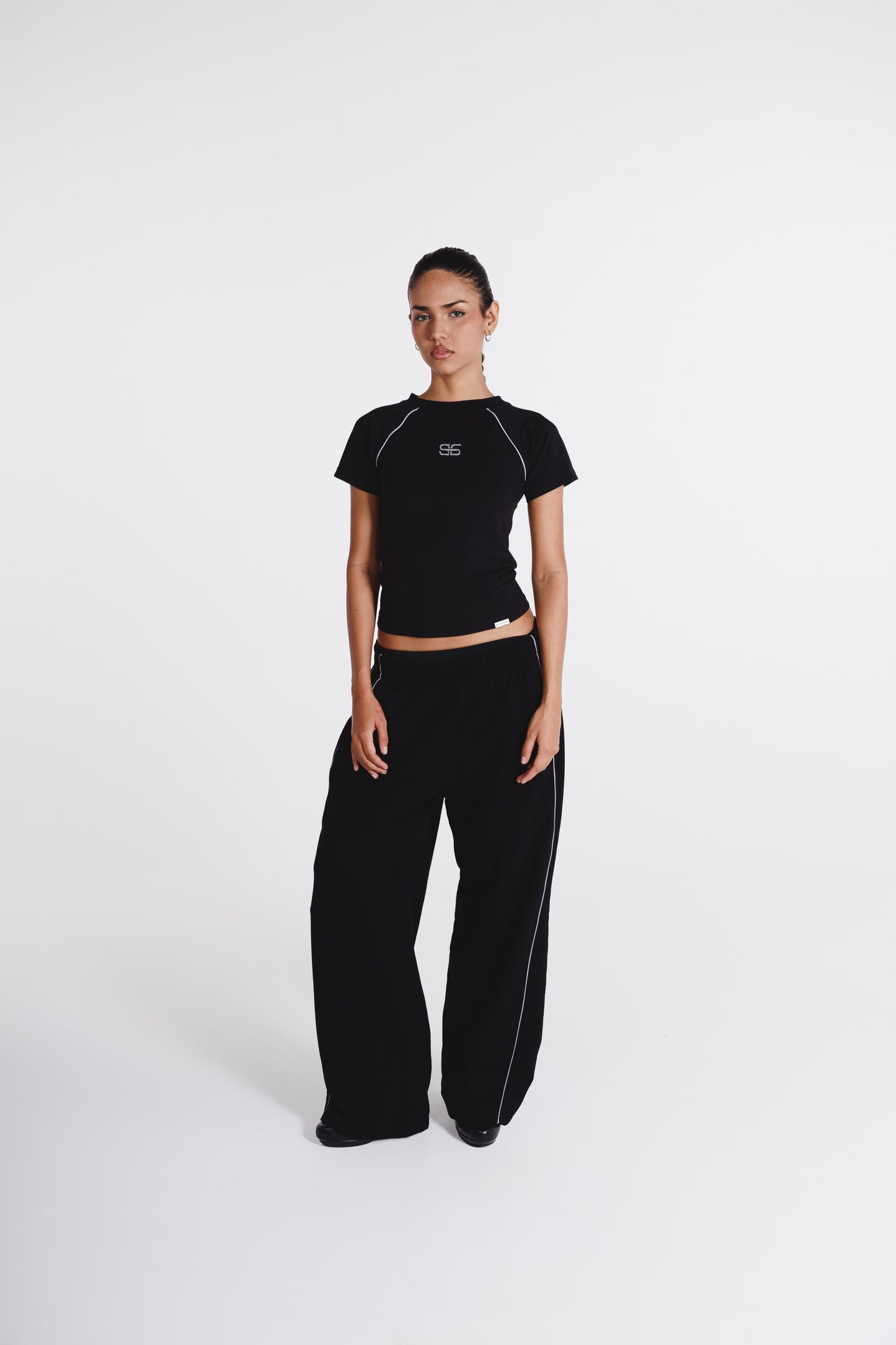 Baby Tee Silver Logo - Negro