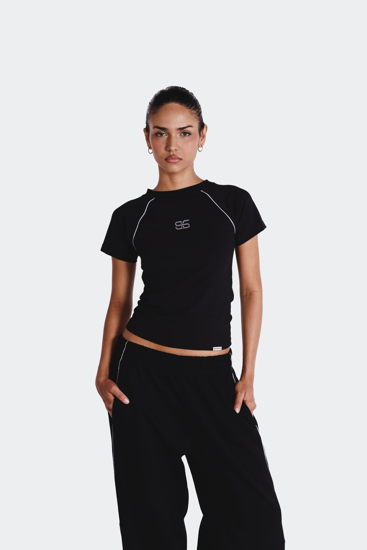 Baby Tee Silver Logo - Negro