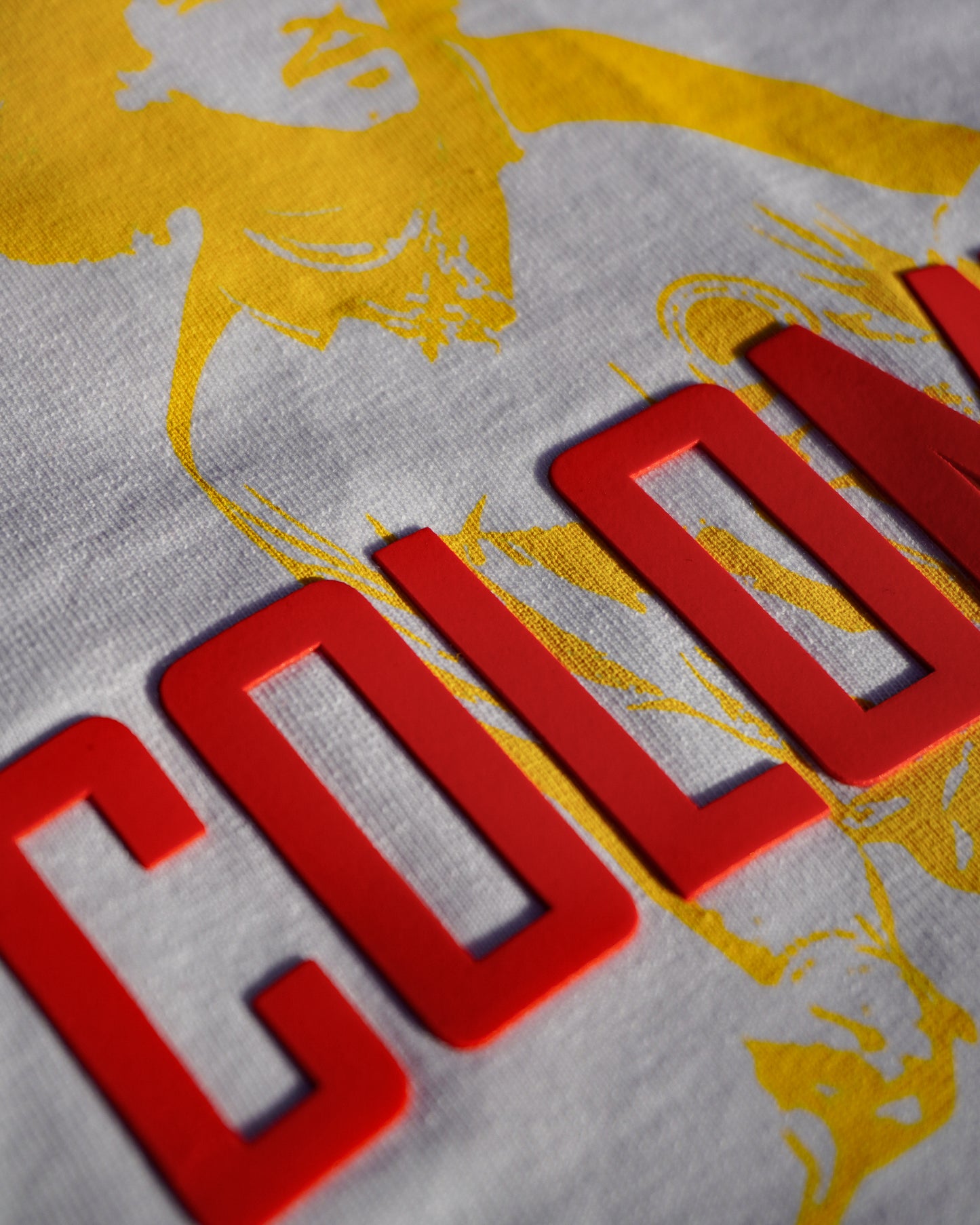 Camiseta Colombia, detalle del estampado COLOMBIA en serigrafia de alta densidad - BACK STAKE