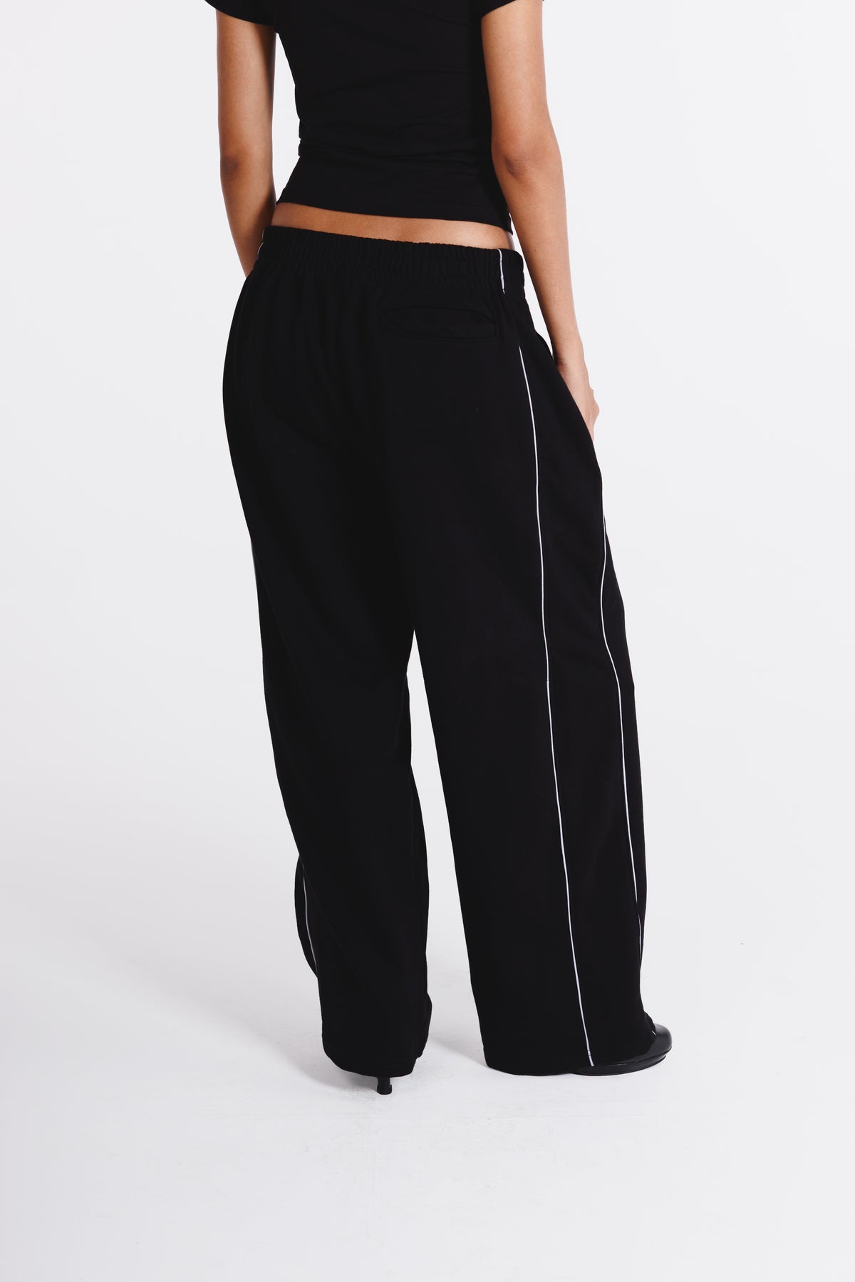 Jogger Lineas - Negro